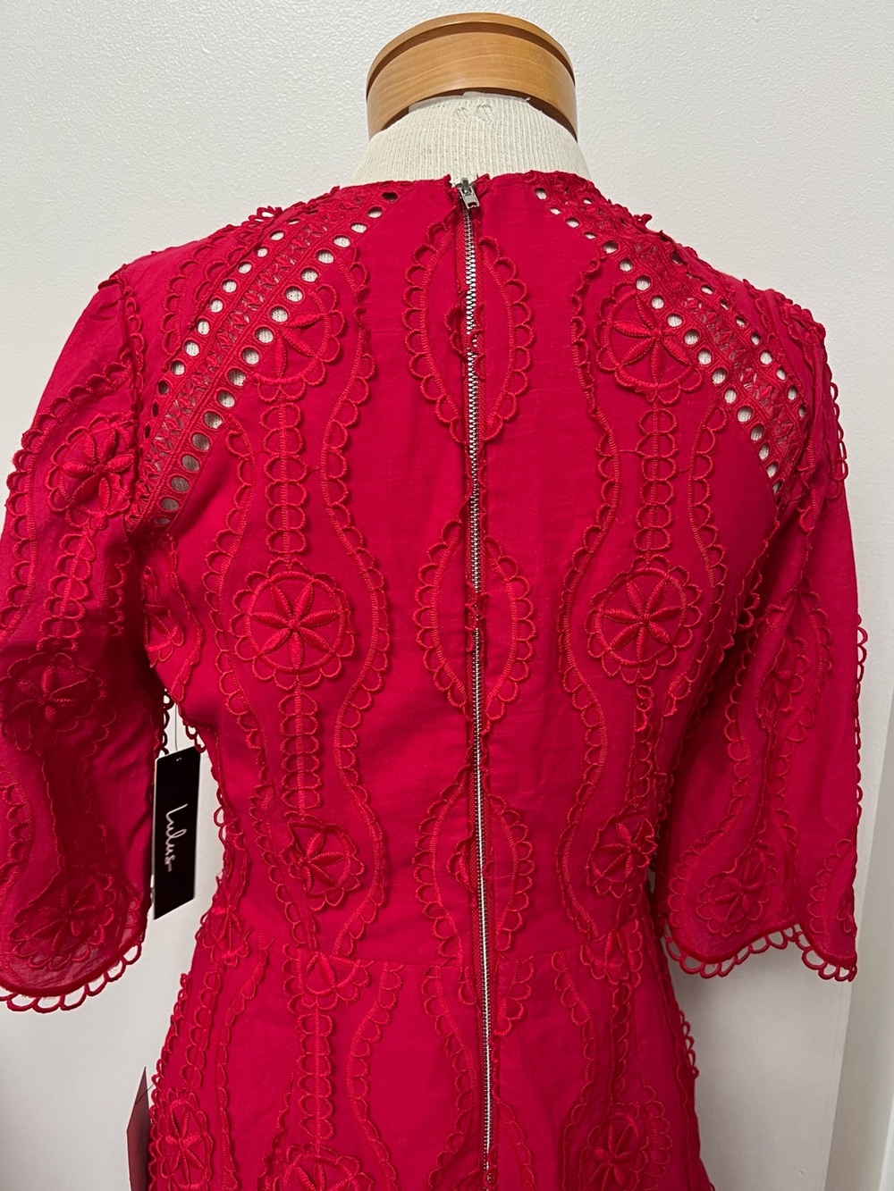 Lulu’s By The Vineyard Red Embroidered Lace Ruffle Midi Dress NWT Medium - Picture 5 of 8